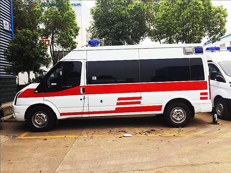 福特新時代V348長軸中頂救護(hù)車